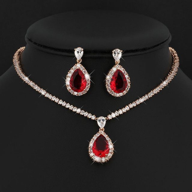 Elegant Mahroon Teardrop Jewelry Set Design